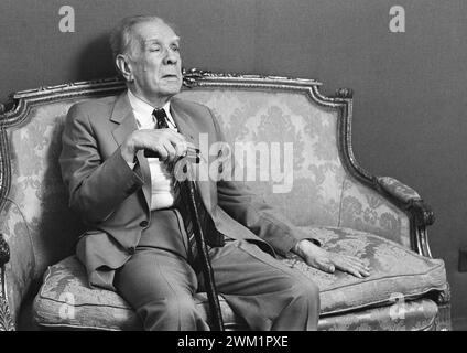 MME4707278 Portrait de l'écrivain argentin Jorge Luis Borges à Rome, 1981. ; (add.info.: Portrait de l'écrivain argentin Jorge Luis Borges à Rome, 1981.) ; © Marcello Mencarini. Tous droits réservés 2023. Banque D'Images