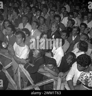 MME4719303 Rome, 30-09-1956 Festa dell'Unit¿ (Festival de l'unité) une des réunions annuelles en plein air pour les militants du PCI organisées par le Parti communiste italien (PCI) pour financer son journal "" L'unité¿""/Roma, 30-09-1956 Festa del'Uno dei festival annuali Organizati dal partito comunista Italiano (PCI) per finanziare il quotidiennement "" Suo organo ufficiale - Marcello Mencarini Archives historiques ; (add.info.: Rome, 30-09-1956 Festa dell'Unit¿ (Festival de l'unité) une des réunions annuelles en plein air pour les militants du PCI organisées par le Parti communiste italien (PCI) pour financer son journal “” l Banque D'Images