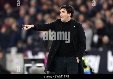 Photo du dossier datée du 01-02-2024 du patron de Bournemouth, Andoni Iraola, qui insiste sur le fait que les cerises peuvent « endommager » Manchester City, malgré leur record abyssal face aux champions de la premier League. Date d'émission : vendredi 23 février 2024. Banque D'Images