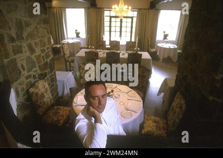 MME4776921 Chef espagnol Ferran Adria dans son restaurant El Bulli à Cala Montjoi à Roses, Girona (septembre 1999)/Lo chef spagnolo Ferran Adra nel suo ristorante El Bulli nella baia di Cala Montjoi a Roses, Girona (Settembre 1999) - ; (add.info.: le chef espagnol Ferran Adria dans son restaurant El Bulli à Cala Montjoi à Roses, Gérone (septembre 1999)/Lo chef spagnolo Ferran Adra nel suo ristorante El Bulli nella baia di Cala Montjoi a Roses, Gérone (Settembre 1999) -) ; © Marcello Mencarini. Tous droits réservés 2024. Banque D'Images