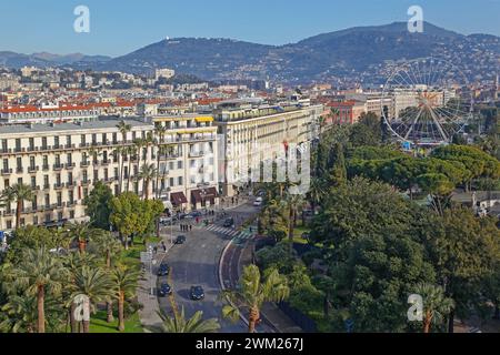 Nice, France - 20 janvier 2012 : vue aérienne de l'avenue de Verdun et du parc municipal jardin Albert premier paysage urbain. Banque D'Images