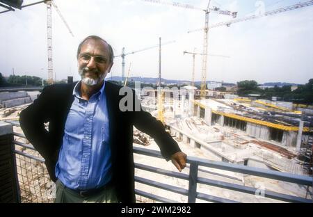 MME4803405 Rome, août 1998. Architecte Renzo Piano sur le chantier du nouvel Auditorium Parco della Musica/Roma, Agosto 1998. L'architetto Renzo Piano nel cantiere del Nuovo Auditorio Parco della Musica - ; (add.info.: Rome, août 1998. Architecte Renzo Piano sur le chantier du nouvel Auditorium Parco della Musica/Roma, Agosto 1998. L'architetto Renzo Piano nel cantiere del Nuovo Auditorio Parco della Musica -) ; © Marcello Mencarini. Tous droits réservés 2023. Banque D'Images