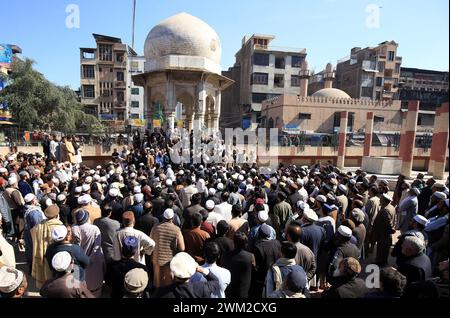 Des militants de Jamat-e-Islami (ji) organisent une manifestation de protestation contre la décision de la Cour suprême, à Chowk Yadgar à Peshawar, le vendredi 23 février 2024. Crédit : Pakistan Press International (PPI)/Alamy Live News Banque D'Images