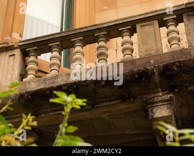 Balcons et détails architecturaux des bâtiments et intérieurs de l'Université de Glasgow en Écosse Banque D'Images
