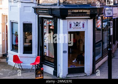 Façade de salon de coiffure. Coiffeur turc. Lames d'or. York, Yorkshire du Nord, Yorkshire et Humber, Angleterre, Royaume-Uni, Europe Banque D'Images