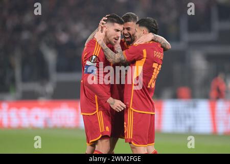 Stadio Olimpico, Rome, Italie. 22 février 2024. Europa League, Knockout Round play-off, second Leg Football ; Roma versus Feyenoord ; Lorenzo Pellegrini de l'AS Roma célèbre après avoir marqué le but de 1-1 à la 15e minute crédit : action plus Sports/Alamy Live News Banque D'Images