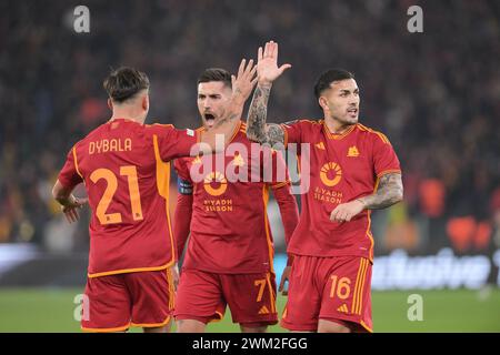 Stadio Olimpico, Rome, Italie. 22 février 2024. Europa League, Knockout Round play-off, second Leg Football ; Roma versus Feyenoord ; Lorenzo Pellegrini de l'AS Roma célèbre après avoir marqué le but de 1-1 à la 15e minute crédit : action plus Sports/Alamy Live News Banque D'Images