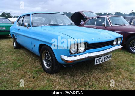 Une Ford Capri 1973 stationnée au 48th Historic Vehicle Gathering Classic car Show, Powderham, Devon, Angleterre, Royaume-Uni. Banque D'Images