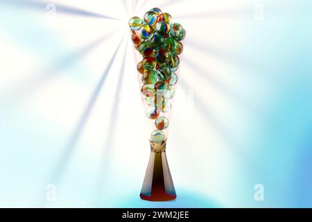 Gros plan d'un verre à champagne rempli de billes de verre isolé sur un fond coloré Banque D'Images