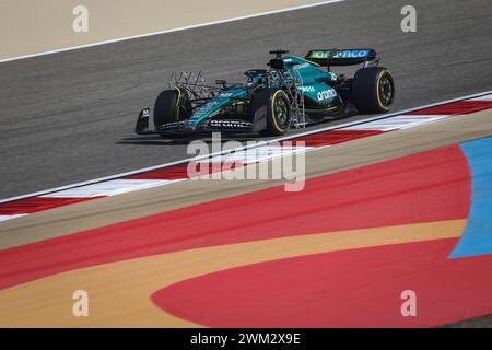Sakhir, Bahreïn. 22 février 2024. 18 STROLL lance (CAN), Aston Martin F1 Team AMR24, action lors des essais de pré-saison de formule 1 Aramco 2024 du Championnat du monde de formule 1 FIA 2024 du 21 au 23 février 2024 sur le circuit international de Bahreïn, à Sakhir, Bahreïn - photo Antonin Vincent/DPPI essais de pré-saison F1 à Bahreïn sur le circuit international de Bahreïn le 22 février 2024 à Sakhir, Bahreïn. (Photo de HOCH Zwei) crédit : dpa/Alamy Live News Banque D'Images