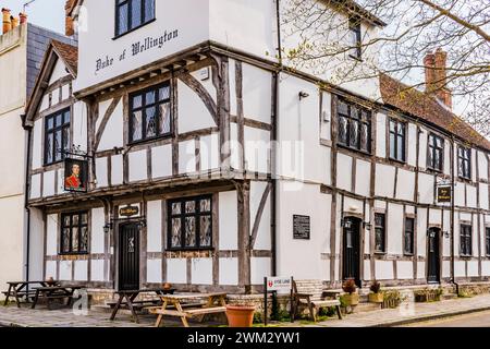 Le pub Duke of Wellington se trouve dans un bâtiment historique avec de vieilles poutres datant de 1220. Southampton, Hampshire, Angleterre, Royaume-Uni, Royaume-Uni, UE Banque D'Images