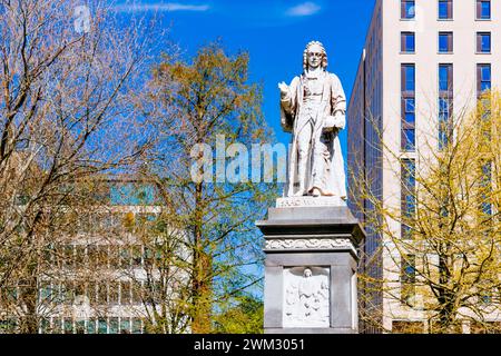 Statue de Isaac Watts en Watts Park, Southampton, Hampshire, Angleterre, Royaume-Uni, UK, Europe Banque D'Images