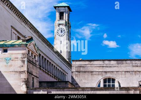 Kimber's Tower. Tour de l'horloge en pierre au Centre civique conçue par l'architecte Ernest Berry Webber. Southampton, Hampshire, Angleterre, Royaume-Uni, Royaume-Uni, euro Banque D'Images