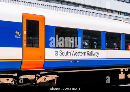 Train South Western Railway. Southampton Central Railway station est une gare principale desservant la ville de Southampton, Hampshire, Angleterre, United Ki Banque D'Images