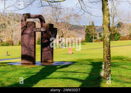 Le Musée Chillida-Leku est un grand espace de jardins et de forêts et une ferme rénovée, Caserío Zabalaga, où le sculpteur Eduardo Chillida montre Banque D'Images