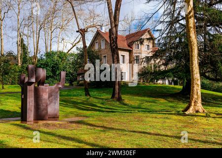 Maison de style anglais de la famille Zabalaga. Le Musée Chillida-Leku est un grand espace de jardins et de forêts où le sculpteur Eduardo Chillida montre Banque D'Images