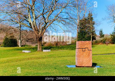 Le Musée Chillida-Leku est un grand espace de jardins et de forêts et une ferme rénovée, Caserío Zabalaga, où le sculpteur Eduardo Chillida montre Banque D'Images