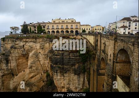 Le Puente Nuevo et la vieille ville de Ronda, Malaga, Andalousie, Espagne. Banque D'Images