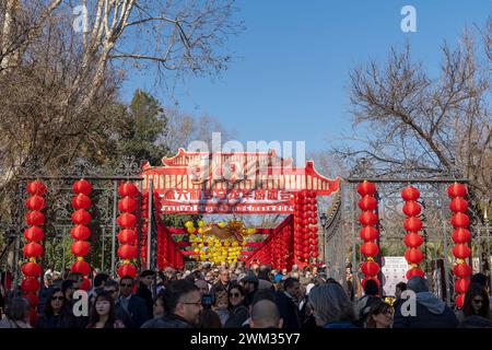 Nouvel an chinois 2024, année du Dragon, célébration du nouvel an lunaire. Lanternes rouges exposées sur la place Piazza Vittorio, Rome, Italie, Europe, UE Banque D'Images