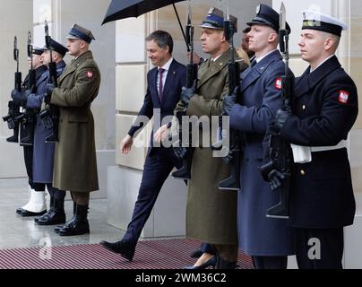 Varsovie, Pologne. 23 février 2024. Le premier ministre Alexander de Croo photographié après une réunion avec le président de la Pologne, à Varsovie, en Pologne, vendredi 23 février 2024. Le premier ministre belge et le président de la Commission européenne se rendent en Pologne, y compris des réunions avec des personnalités politiques de premier plan et une visite au siège de l'agence européenne Frontex, L'Agence européenne de garde-frontières et de garde-côtes. BELGA PHOTO BENOIT DOPPAGNE crédit : Belga News Agency/Alamy Live News Banque D'Images