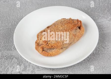 Biscuits aux pommes. Biscuits sans gluten à base de farine de sarrasin et sucrés avec des pommes. Biscuits remplis de compote de pommes. Cuisine méditerranéenne délicate Banque D'Images