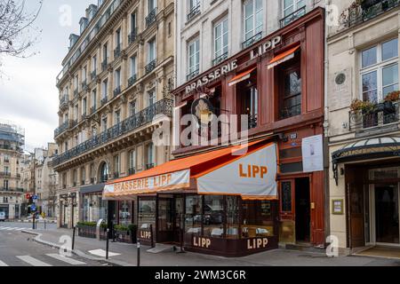Vue extérieure de la Brasserie Lipp, une célèbre brasserie traditionnelle parisienne située dans le quartier de Saint-Germain-des-Prés à Paris, France Banque D'Images