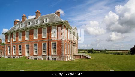 Vue panoramique d'Uppark House vue de l'avant à South Harting, West Sussex, Royaume-Uni le 10 mai 2011 Banque D'Images