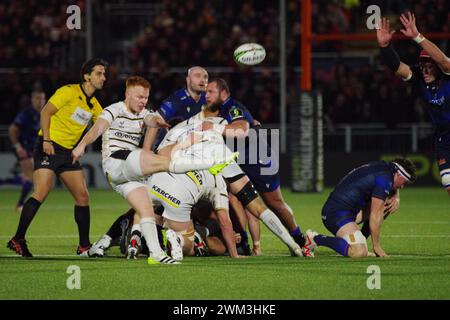 Édimbourg, le 13 janvier 2024. Caolan Englefield a lancé le ballon pour Gloucester Rugby contre Edinburgh Rugby dans un match de la 3e EPCR Challenge Cup au Hive Stadium, Édimbourg. Crédit : Colin Edwards Banque D'Images