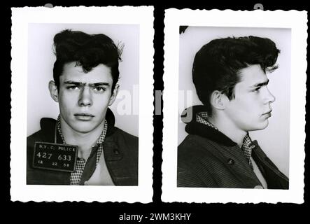 1958 , 22 décembre , NEW YORK , Etats-Unis : Mug shot d'un jeune homme inconnu arrêté par la police pour un crime non identifié . Hotographe emblématique pdude qui définit bien les tourments de la jeunesse et la rébellion urbaine des jeunes adolescents américains des années cinquante à l'époque de Rock'n Roll , Elvis Presley et James Dean du film 'Rebel Without a cause' , avec un regard sombre et une quiff brillante . Tasse officielle tirée par le Département de police de N.Y. Photographe inconnu. - HISTOIRE - FOTO STORICHE - MUSIQUE - MUSICA - ARRESTO - Arrestation - ARRESTATO DALLA POLIZIA - FOTO SEGNALETICA - mugshot - mug-shot - rebelle - ribe Banque D'Images