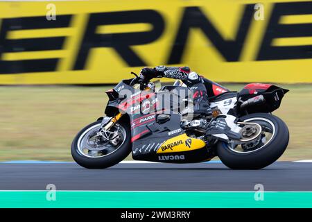 Phillip Island, Australie, 24 février 2024. Danilo Petrucci, Italien, sur le Barni Spark Racing Team Ducati Panigale V4R lors des Championnats du monde de Superbike Motul FIM d'Australie sur le circuit du Grand Prix de Phillip Island le 24 février 2024 à Phillip Island, Australie. Crédit : Dave Hewison/Speed Media/Alamy Live News Banque D'Images