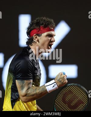 Rio de Janeiro, Brésil. 23 février 2024. Thiago Seyboth Wild du Brésil célèbre un point contre Cameron Norrie du Royaume-Uni lors de la septième journée de l’ATP 500 Rio Open présenté par Claro au Jockey Club Brasileiro le 23 février 2024 à Rio de Janeiro, Brésil. Photo : Daniel Castelo Branco/DiaEsportivo/Alamy Live News crédit : DiaEsportivo/Alamy Live News Banque D'Images