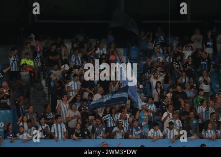 Avellaneda, Buenos Aires, Argentine. 23 février 2024. Racing Club de Avellaneda a ouvert les portes de son stade pour les fans de donner leur encouragement aux joueurs pour le match de demain contre leur rival classique, Independiente. Banque D'Images