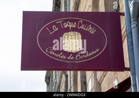 Bordeaux , France - 02 19 2024 : la toque cuivree logo marque et texte signe de Caneles local french Pastry Company Made Traditional Canelé from Bordea Banque D'Images