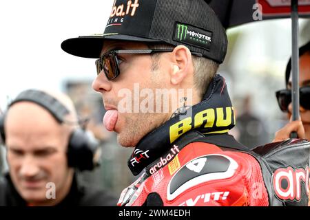 MELBOURNE, AUSTRALIE. 24 février 2024. Alvaro Bautista(1), Espagnol, pilote la Ducati Panigale V4R pour Aruba.IT Racing - Ducati sur la grille avant la course 1 du Championnat du monde Superbike 2024 sur le circuit de Phillip Island. Crédit Karl Phillipson/Alamy Live News Banque D'Images
