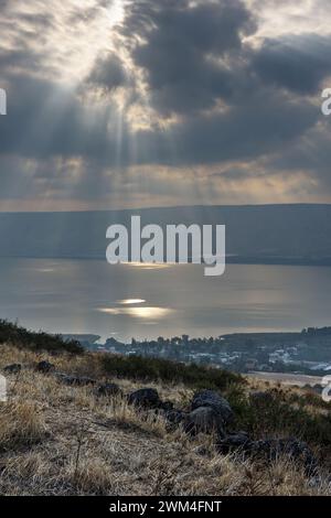 Lever de soleil sur la mer de Galilée en Israël, la vue depuis le point le plus élevé Banque D'Images