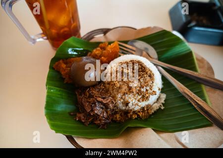 Gudeg, un plat célèbre de Yogjakarta, Indonésie au restaurant Street food Banque D'Images