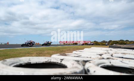 Circuit du Grand Prix de Phillip Island, 24 février 2024 : premier tour de la course 1 lors du Championnat du monde Superbike 2024. Corleve/Alamy Live News Banque D'Images