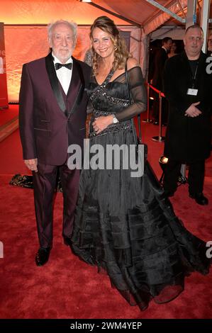 Dieter Hallervorden mit Ehefrau Christiane Zander beim 16. SemperOpernball 2024 in der Semper Oper. Dresde, 23.02.2024 *** Dieter Hallervorden avec son épouse Christiane Zander au 16 SemperOperaball 2024 au Semper Opera Dresde, 23 02 2024 Foto:XF.xKernx/xFuturexImagex semperopernball 4211 Banque D'Images