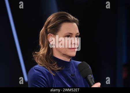 Anja Reschke moderiert die NDR Talk Show, Fototermin am 23.2.2024 im Fernsehstudio Hamburg Lokstedt *** Anja Reschke anime le NDR Talk Show, séance photo le 23 2 2024 dans le studio de télévision Hamburg Lokstedt Banque D'Images