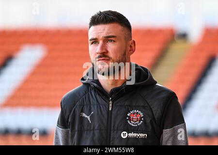 Richard O'Donnell de Blackpool arrive devant le match de Sky Bet League 1 Blackpool vs Bolton Wanderers à Bloomfield Road, Blackpool, Royaume-Uni, le 24 février 2024 (photo de Craig Thomas/News images) dans, le 24/02/2024. (Photo de Craig Thomas/News images/SIPA USA) crédit : SIPA USA/Alamy Live News Banque D'Images