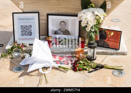 Sanctuaire en hommage au chef de l'opposition russe emprisonné, Alexei Anatolyevich Navalny. Finikoudes promenade, Larnaca Chypre. 24 février Banque D'Images