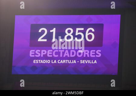 Séville, Espagne. 23 février 2024. Séville, Espagne, 23 février 2024 : le nombre d'spectateurs du match de la Ligue des Nations féminines de l'UEFA entre l'Espagne et les pays-Bas est affiché à l'Estadio la Cartuja à Séville, en Espagne. (Leiting Gao/SPP) crédit : photo de presse sportive SPP. /Alamy Live News Banque D'Images