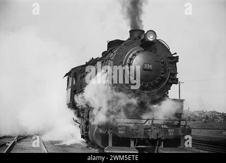 Locomotive dans les gares de triage le long de la rivière, équipée Louis, Missouri - Arthur Rothstein, janvier 1939 Banque D'Images