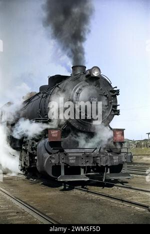 Locomotive dans les gares de triage le long de la rivière, équipée Louis, Missouri - photo d'Arthur Rothstein, 1939 - colorisé Banque D'Images