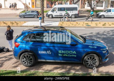 Skoda Team Vehicles Tour de l'Algarve 2024 (Volta ao Algarve), course cycliste dans l'Algarve Portugal, Albufeira Portugal 17 février 2024 Banque D'Images