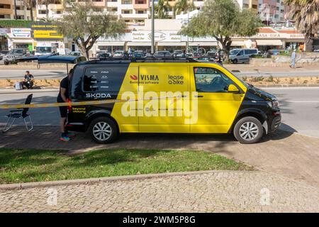 Team Vehicles contre-la-montre le Tour de l'Algarve 2024 (Volta ao Algarve), course cycliste en Algarve Portugal, Albufeira Portugal 17 février 2024 Banque D'Images