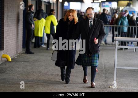 J. K. Rowling et Neil Murray arrivent pour le Guinness six Nations match au Scottish Gas Murrayfield Stadium, à Édimbourg. Date de la photo : samedi 24 février 2024. Banque D'Images