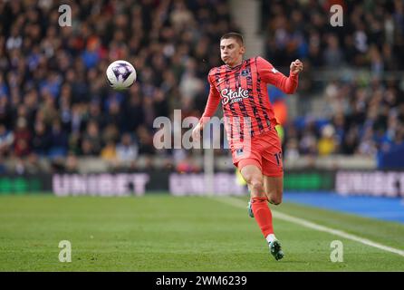 Everton's Vitaliy Mykolenko lors du premier League match à l'American Express Stadium, Brighton. Date de la photo : samedi 24 février 2024. Banque D'Images