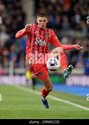 Everton's Vitaliy Mykolenko lors du premier League match à l'American Express Stadium, Brighton. Date de la photo : samedi 24 février 2024. Banque D'Images
