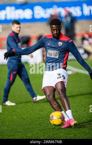 Morecambe le samedi 24 février 2024. Jordy Hiwula de Morecambe dans la chaude UPATH pendant le match de Sky Bet League 2 entre Morecambe et Grimsby Town au Globe Arena, Morecambe le samedi 24 février 2024. (Photo : Ian Charles | mi News) crédit : MI News & Sport /Alamy Live News Banque D'Images